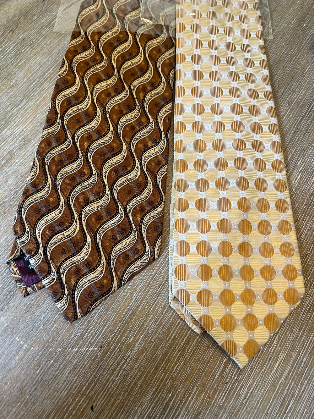 2 Geoffrey Beene Classic Men's Silk Ties in Brown and Gold’s. New in pkg.